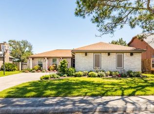 32 Lebrun Ct, Galveston, TX 77551