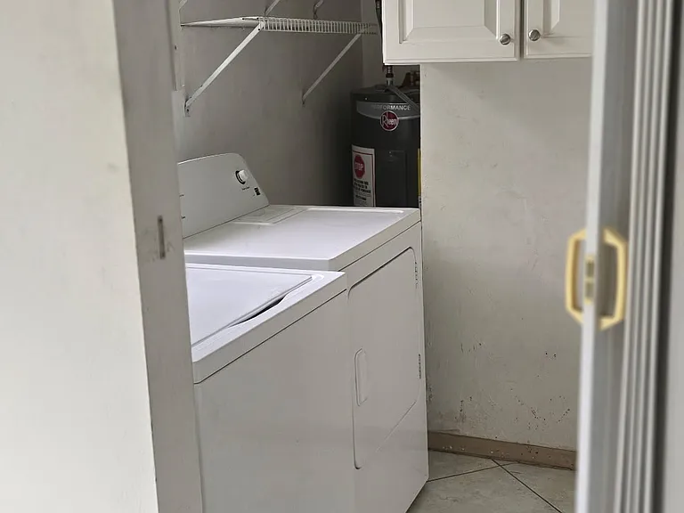 526 Monterey St — Photo 1