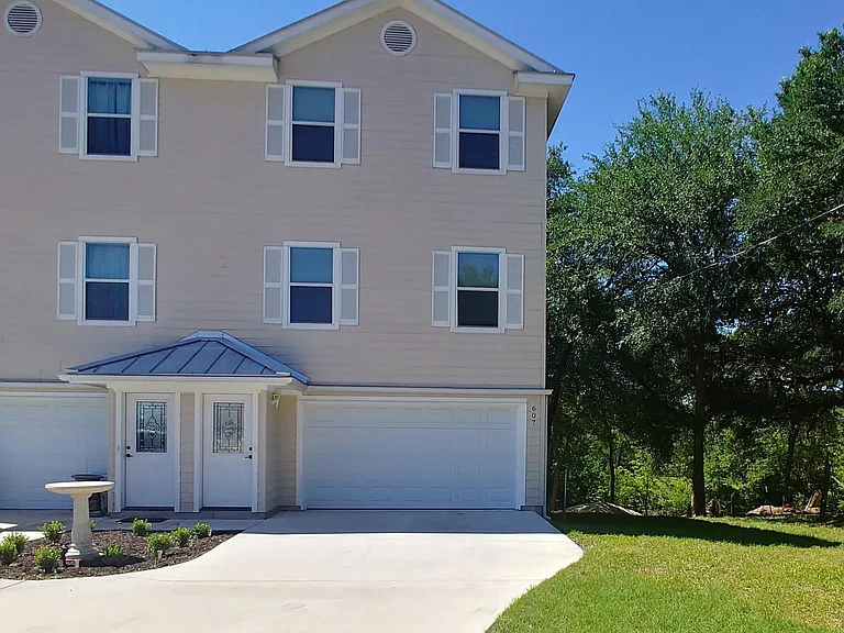607 Creek Dr — Photo 1
