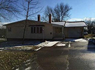 1304 W Armory Ave, Chariton, IA 50049