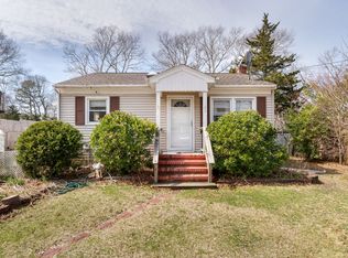 123 Oak Ave, Flanders, NY 11901