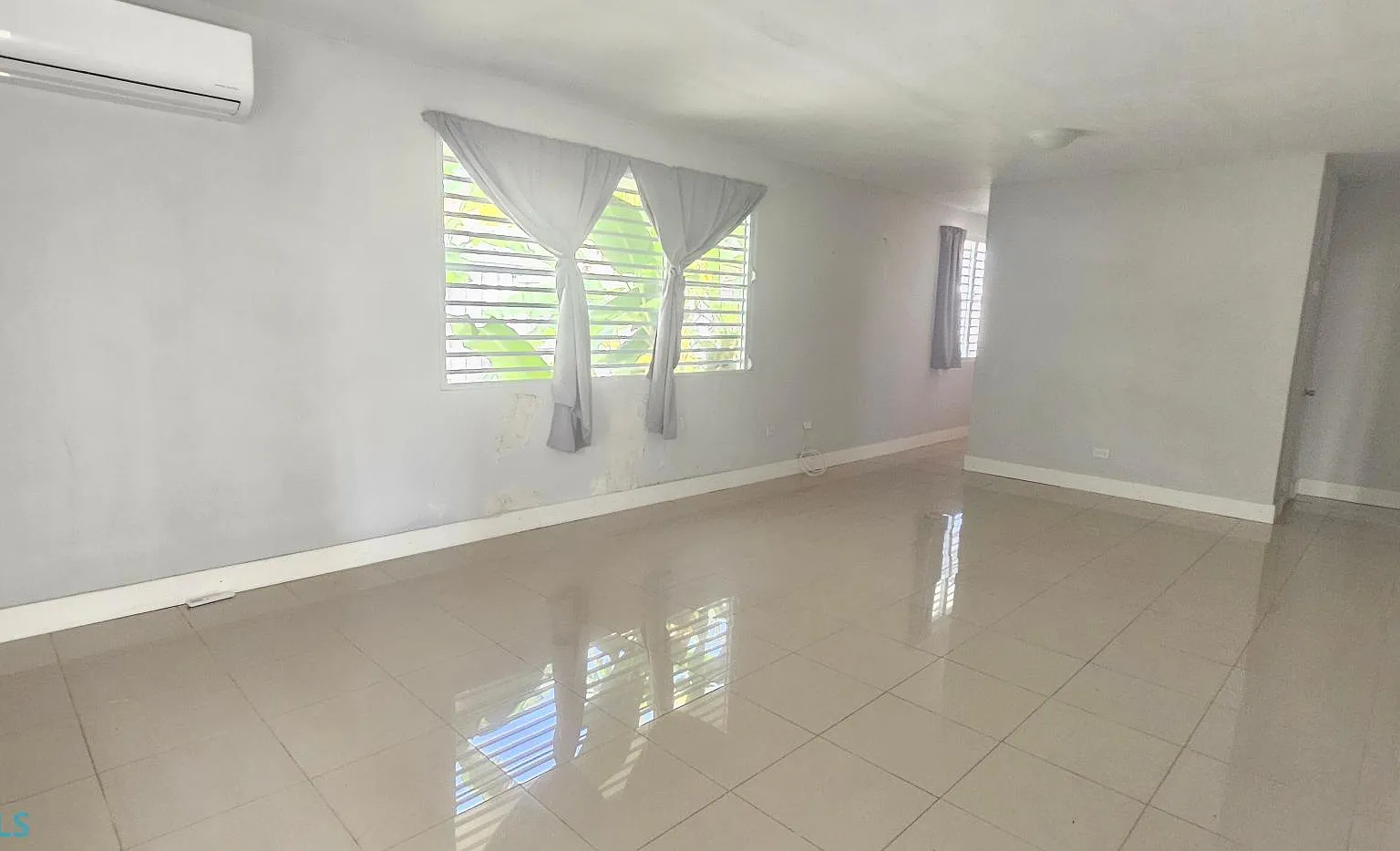 3 bed, 2.0 bath, 1400 sqft, $2,000 — Photo 2