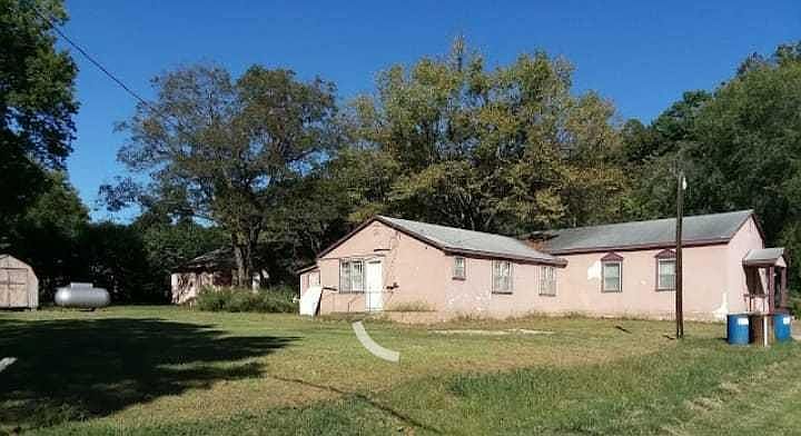 1st image of 210 Minda Ave