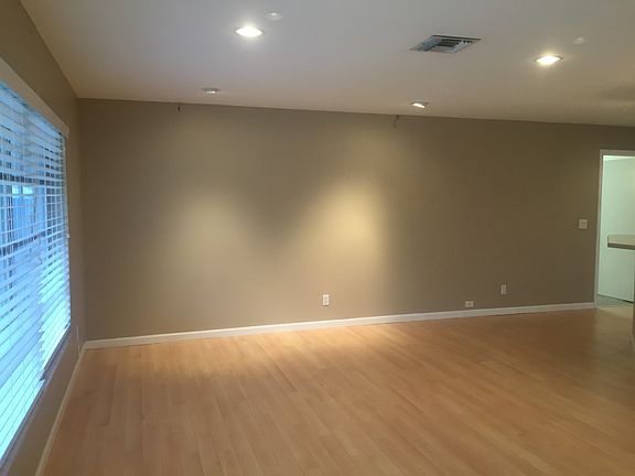 5th image of 9061 SE Parkway Dr