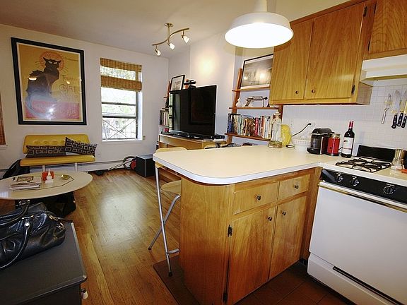 5th image of 479 Pacific St APT 2