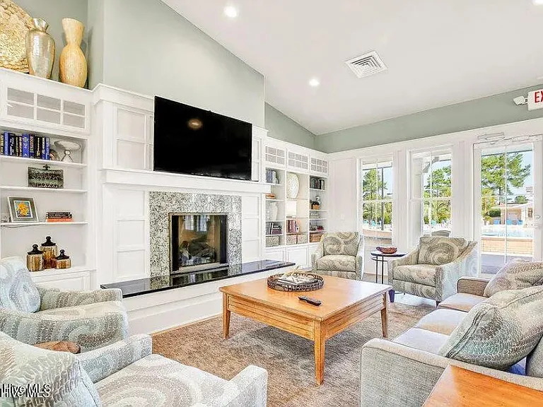 1052 Stonebridge Ln — Photo 32