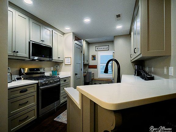 4th image of 5013 W Towne Dr