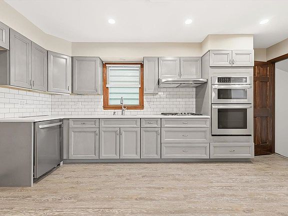 4th image of 358 Cator Ave #1
