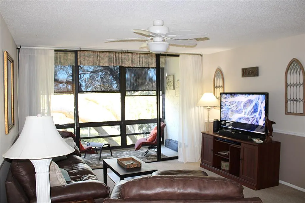 2 bed, 1.5 bath, 880 sqft, $1,750 — Photo 3