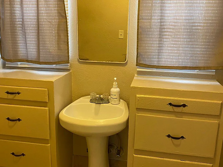233 E Williams St — Photo 7