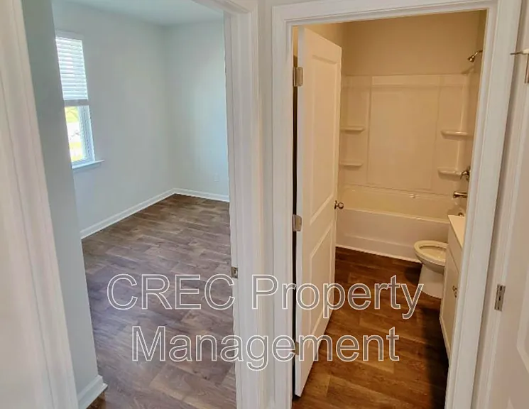 817 Lilyford Ln — Photo 10
