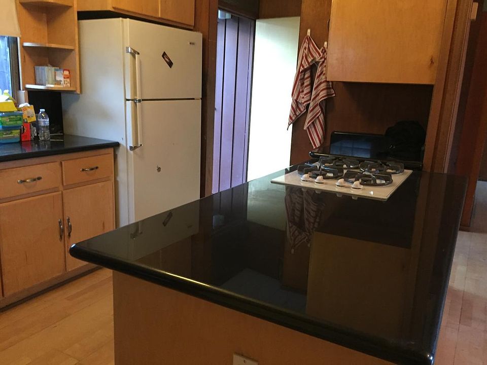 1st image of 794 Montrose Ave