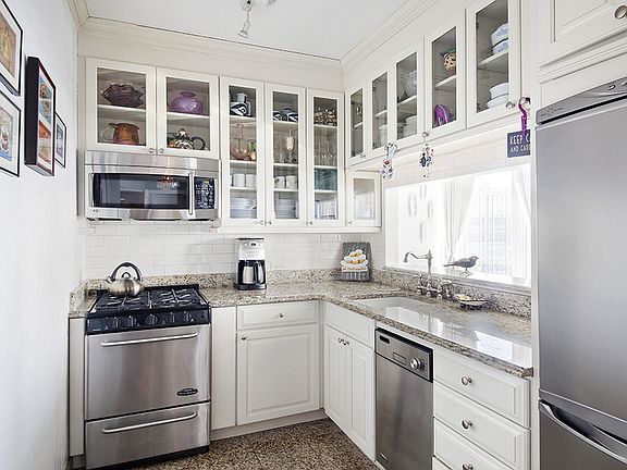 3rd image of 150-156 W 56th St APT 5806
