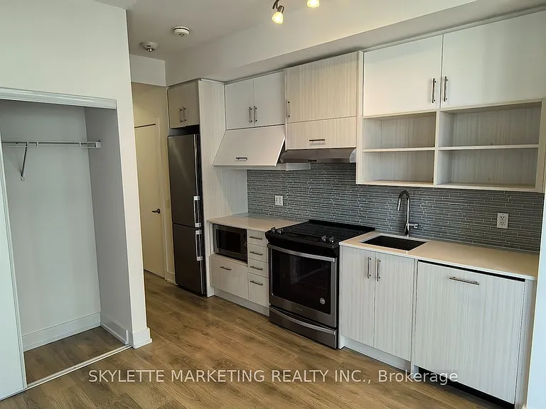 128 Fairview Mall Dr #609 — Photo 12