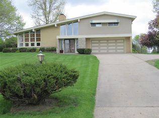 5 W Maple St, Central City, IA 52214