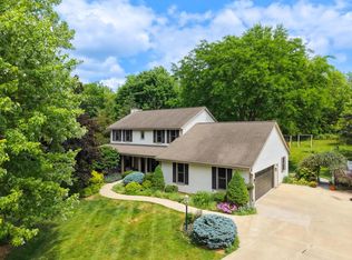 952 Greenway TERRACE, Hartland, WI 53029