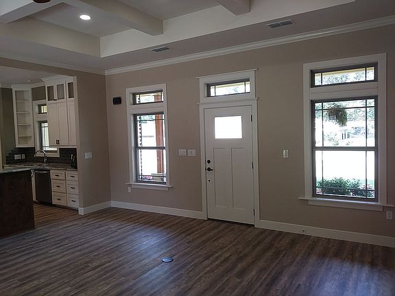 4th image of 1104 Lincoln Dr