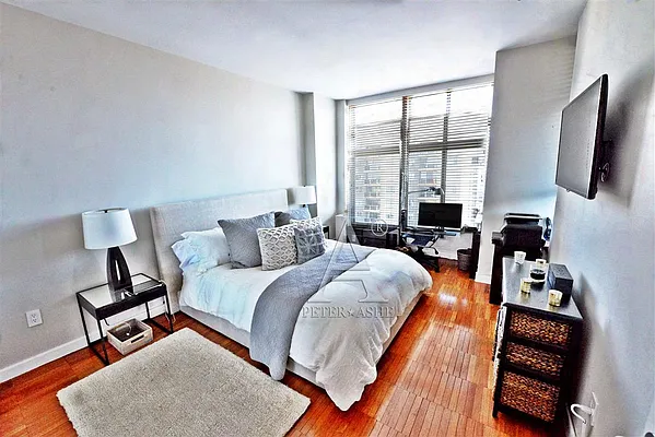 Rented by Peter Ashe | media 8