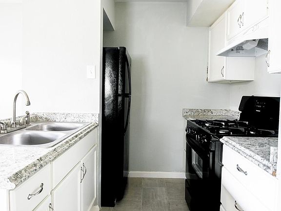 5th image of 711 E Carson St #4A
