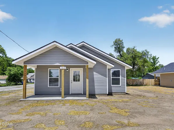 1010 E 5th St, Carterville, MO 64835