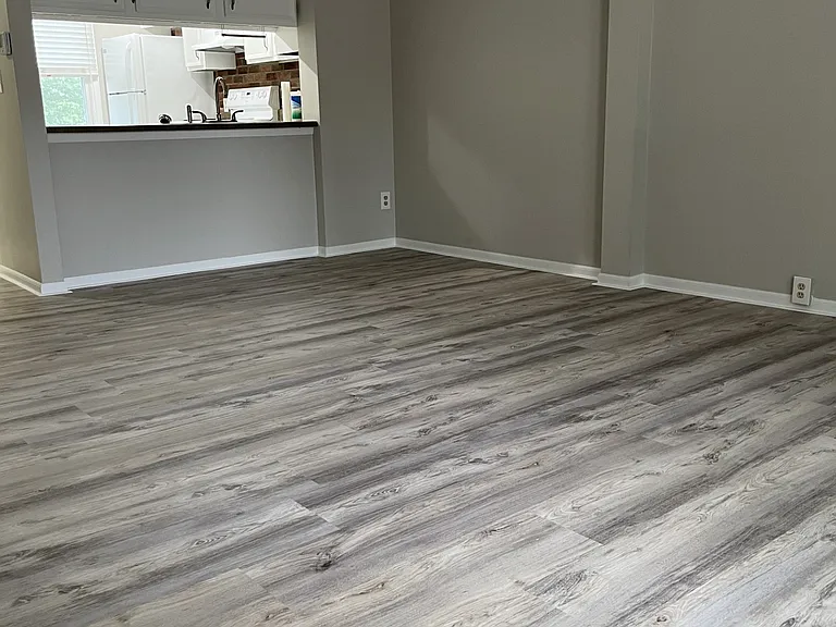 917 Lynwood Ct — Photo 2