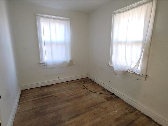 4th image of 515 Brotherton Ln