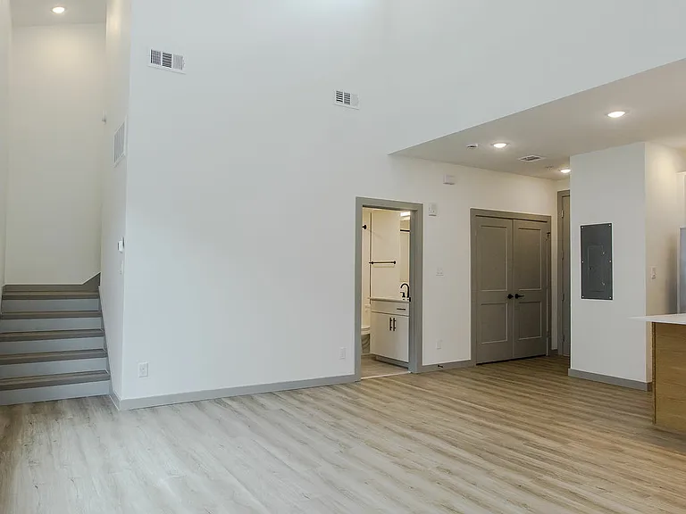4001 Roseland Ave — Photo 85