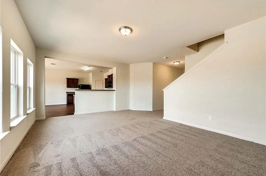 3 bed, 2.5 bath, 2062 sqft, $1,900 — Photo 3