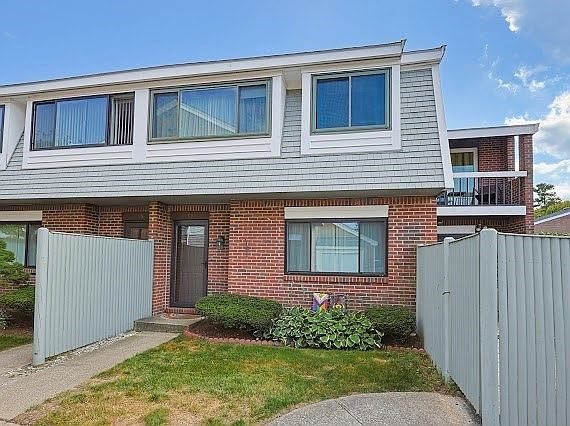 1st image of 93 Rosewood Dr #93