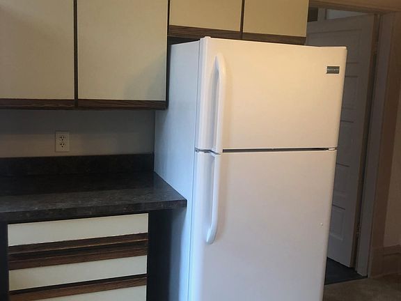 3rd image of 1441 E Long St APT D