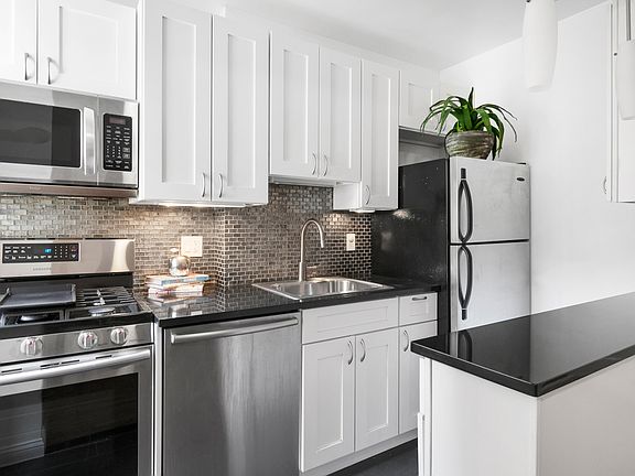 4th image of 319 E 50th St APT 3G