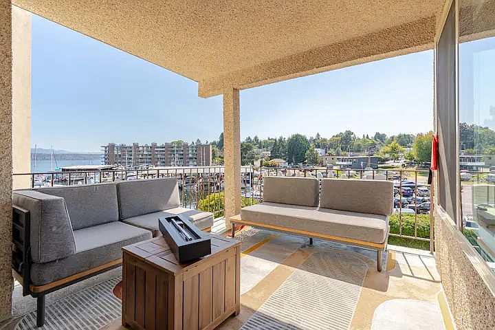 awesome warm view on the water, faces the pool and has a propane heater as well.