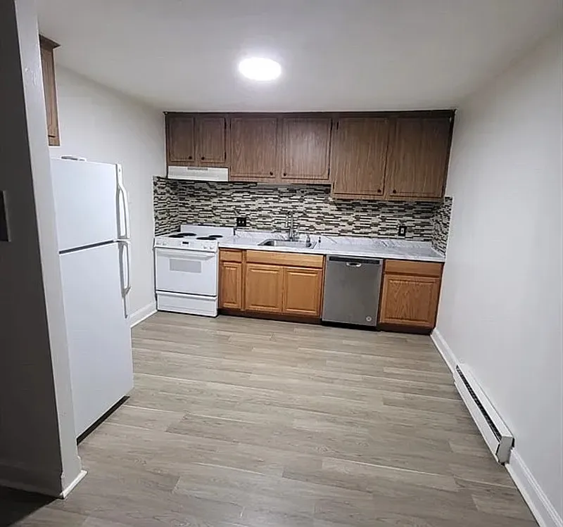 2 bed, 1.0 bath, 780 sqft, $1,770 — Photo 1