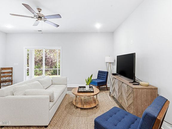 4th image of 4406 Finch Ln