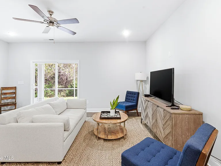 4406 Finch Ln — Photo 4
