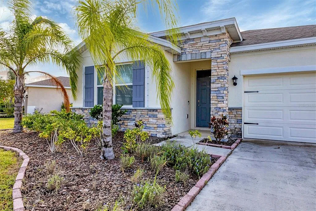 2 bed, 2.0 bath, 1821 sqft, $2,700 — Photo 3