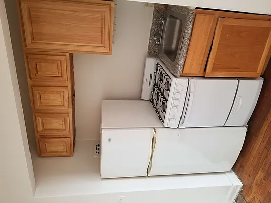 Rented by Max & Associates Realty Corp | media 13