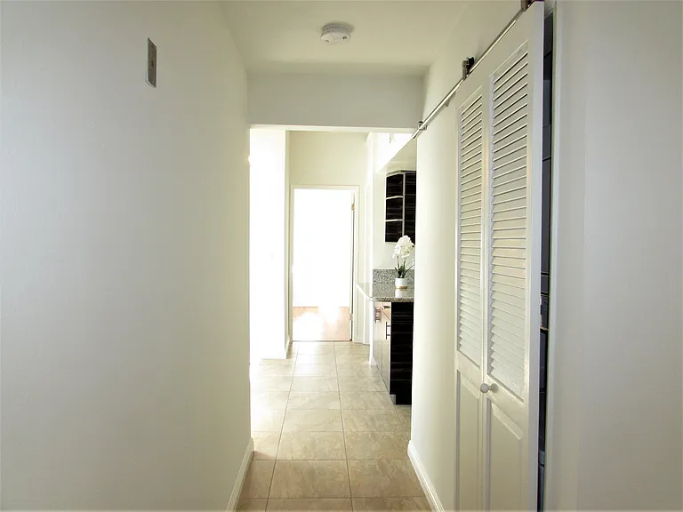 1141 N Columbus Ave — Photo 27