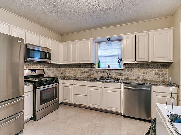 3rd image of 605 N Tompkins Dr