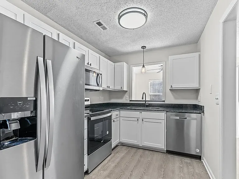 Skyside Landing Apartments — Photo 5