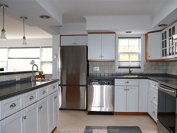 5th image of 19441 Bloomfield Rd