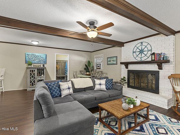 3rd image of 302 Mansfield Parkway