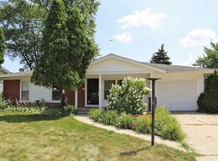 217 Victoria Ln, Elk Grove Village, IL 60007