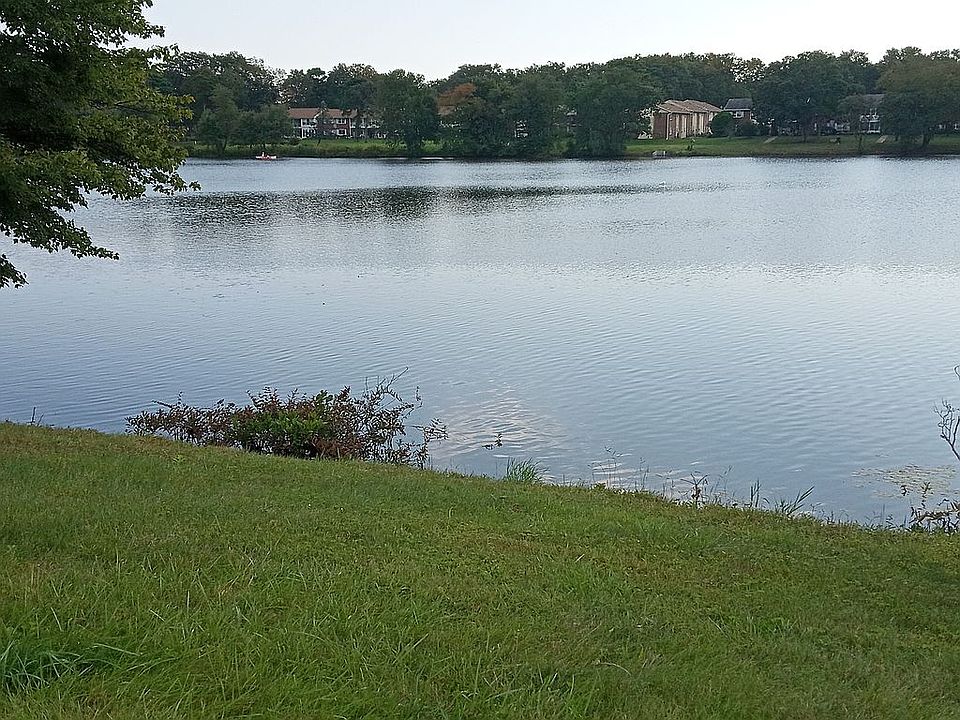 1st image of 697C Plymouth Dr #C