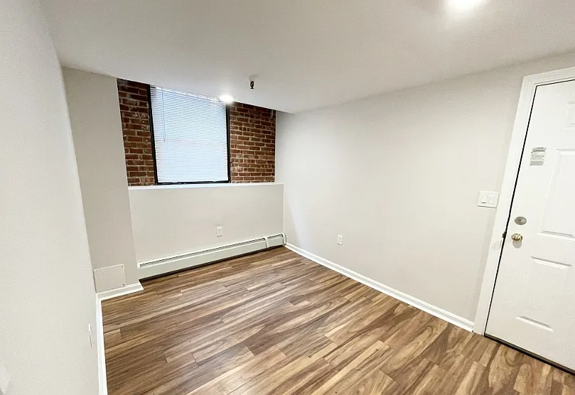 4 bed, 1370 sqft, $8,000 — Photo 4