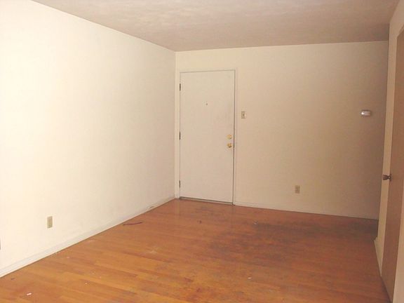 2nd image of 6327 S Grand Blvd APT 1F