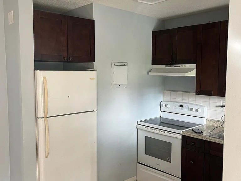 3071 NW 9th Ave #4 — Photo 3