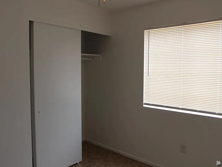 2090 S 44th Dr — Photo 6