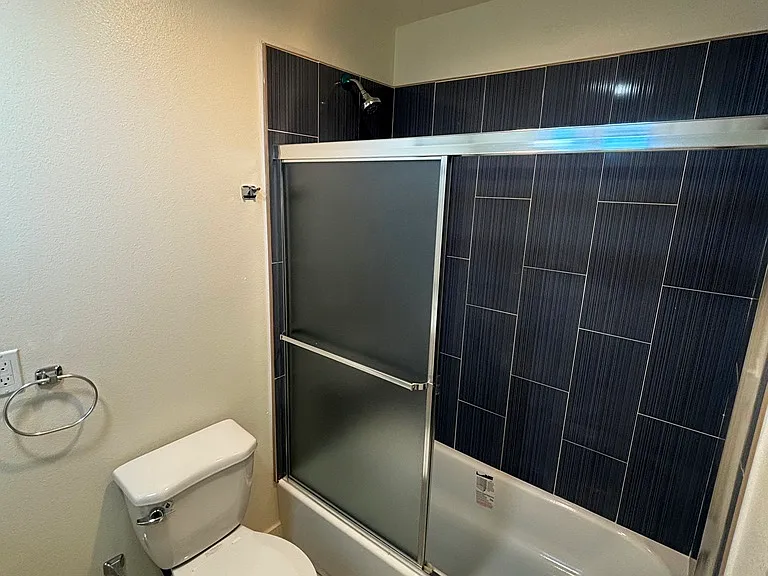 313 E 59th Pl — Photo 13