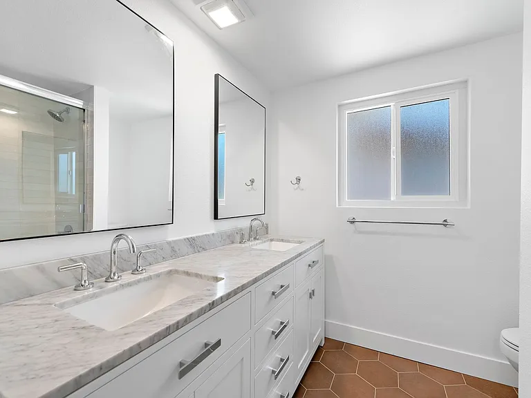 402 Corto Ln — Photo 8